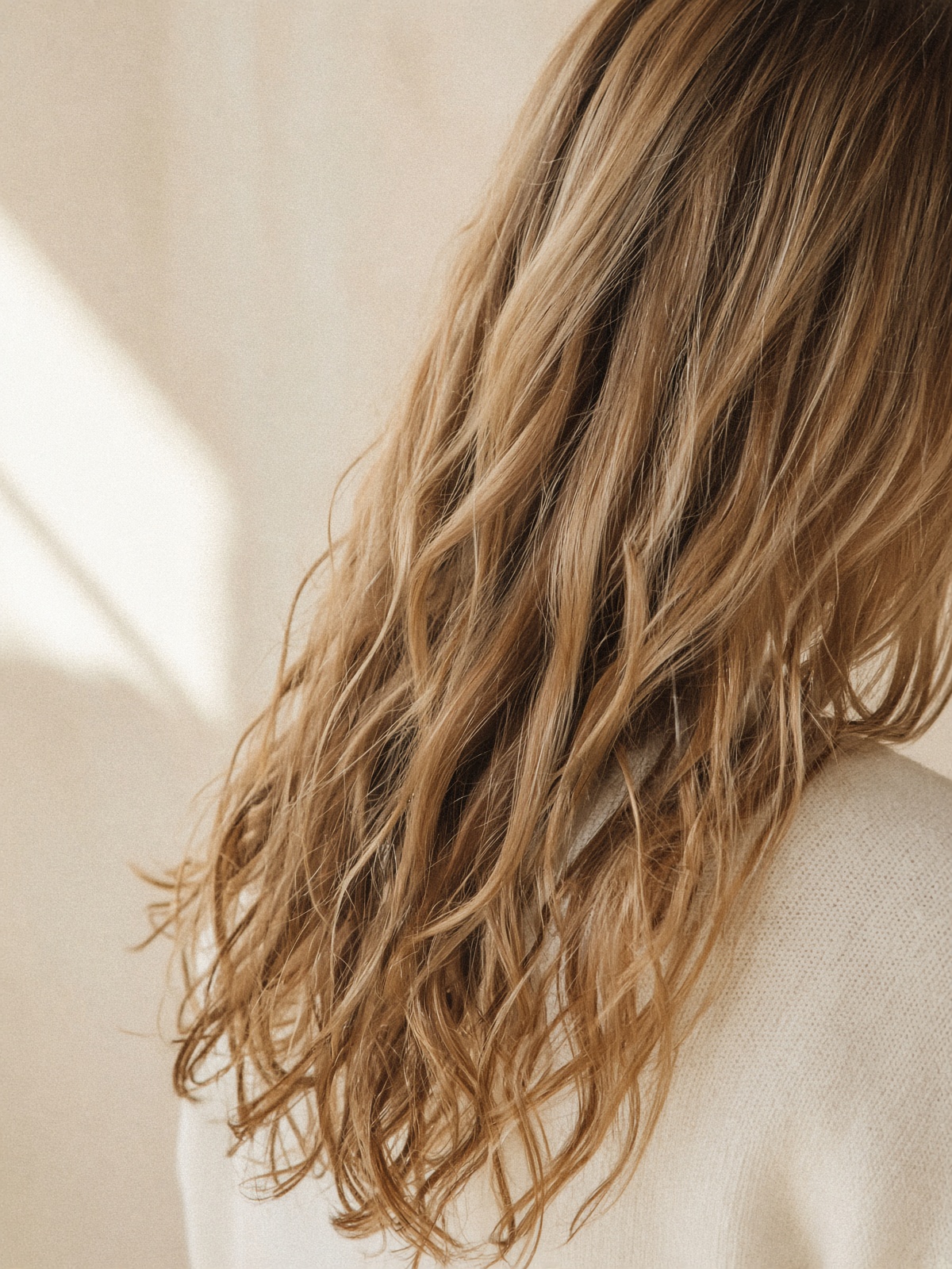Weiche Beach Waves in Caramel-Blond